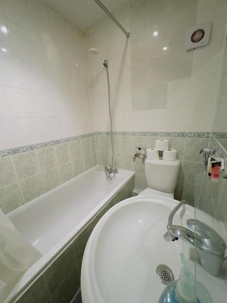 Bright Budget Studio Apartment In Central London Luaran gambar