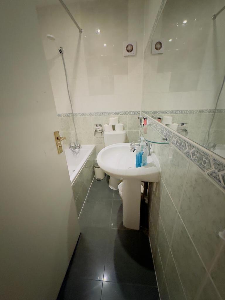 Bright Budget Studio Apartment In Central London Luaran gambar